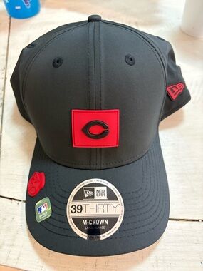 New Era Black 39THIRTY Fitted Baseball Cap
